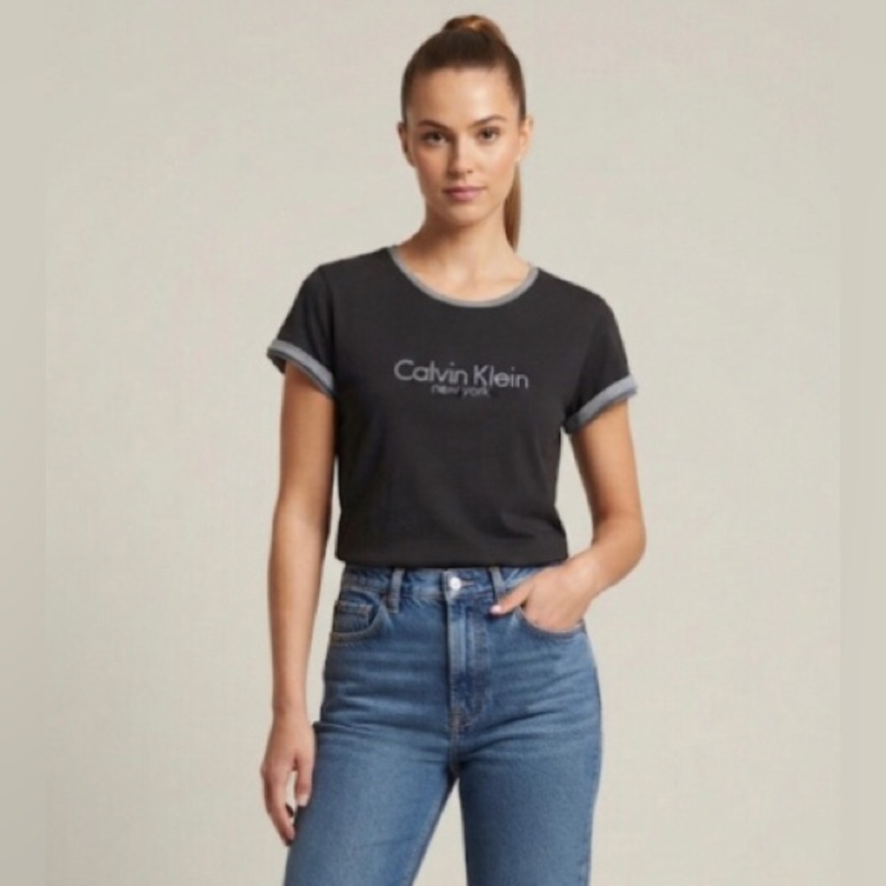 Calvin Klein | black t-shirt cotton blend front logo | size L